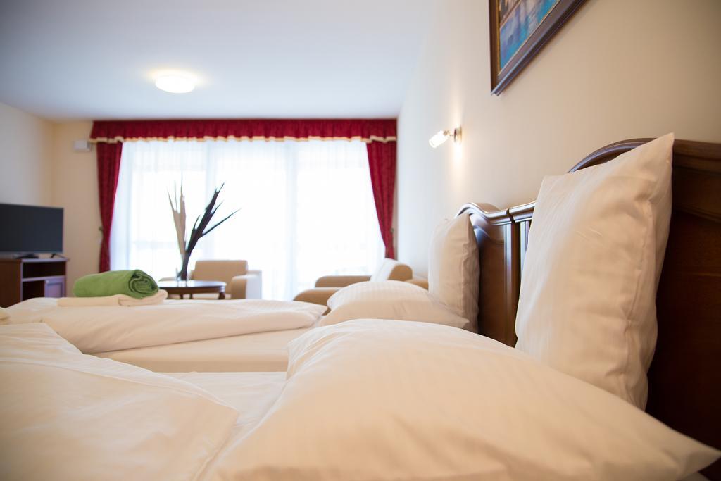 Luxury Hotel Siófok Camera foto