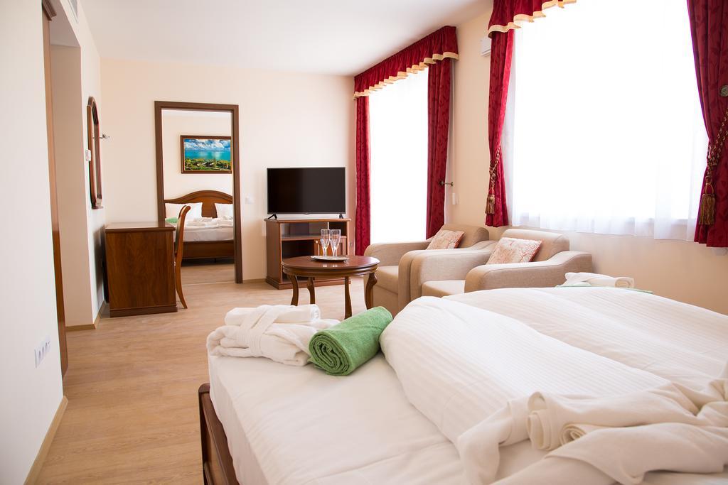 Luxury Hotel Siófok Camera foto