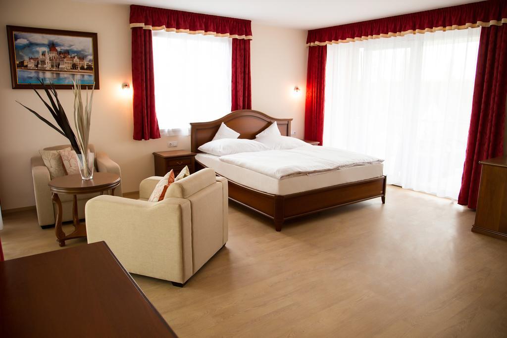 Luxury Hotel Siófok Esterno foto