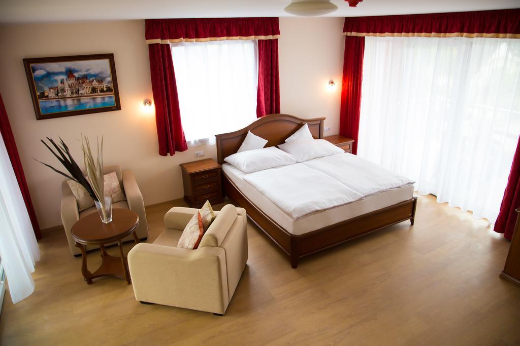 Luxury Hotel Siófok Esterno foto