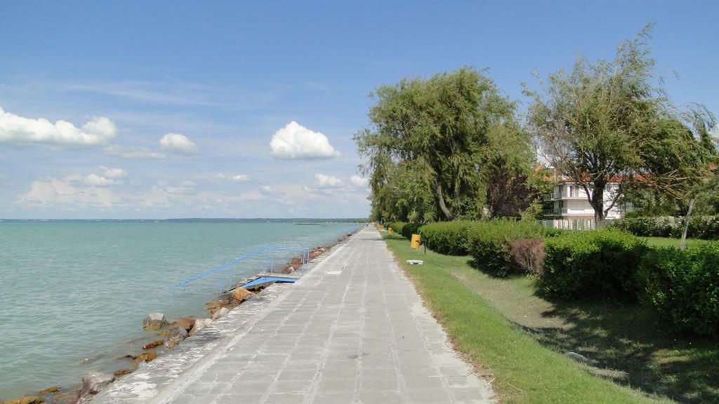 Luxury Hotel Siófok Esterno foto