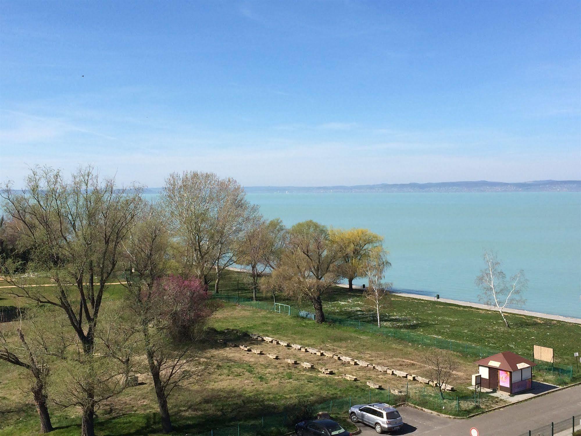 Luxury Hotel Siófok Esterno foto