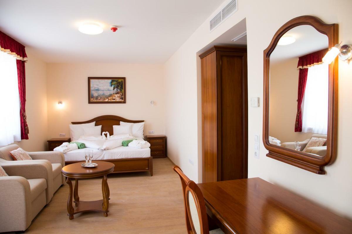 Luxury Hotel Siófok Esterno foto